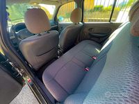 Usata Renault Clio II Authentique 58 CV (42 kW) 2004 Nero Berlina