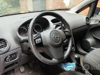 Begagnad Opel Corsa 75 HK (55 kW) 2010 Grå Halvkombi