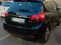 Usata Kia Venga 90 CV (66 kW) 2016 Nero Utilitaria