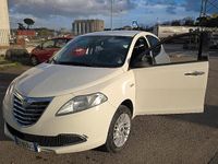 Usata Lancia Ypsilon 60 CV (44 kW) 2014 Bianco Utilitaria