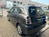 usata Toyota Corolla Verso 2.2 turbo diesel