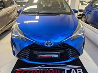 Usata Toyota Yaris Hybrid Cool 73 CV (53 kW) 2018 Blu Berlina