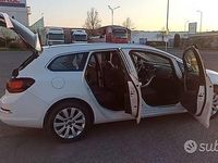 Usata Opel Astra 110 CV (80 kW) 2014 Bianco Station wagon