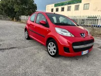 Usata Peugeot 107 68 CV (50 kW) 2011 Rosso Utilitaria
