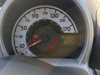 Usata Peugeot 107 Active 68 CV (50 kW) 2010 Argento Utilitaria