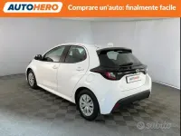 Usata Toyota Yaris Hybrid Active 92 CV (67 kW) 2022 Bianco Berlina