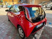 Usata Toyota Aygo X-clusiv 69 CV (50 kW) 2016 Rosso Utilitaria