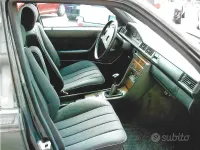 Usata Mercedes 200 122 CV (89 kW) 1989 Nero Berlina