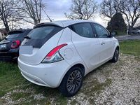 Usata Lancia Ypsilon Gold 69 CV (50 kW) 2016 Bianco Utilitaria
