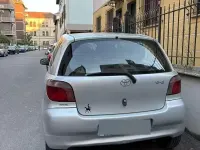 Usata Toyota Yaris 68 CV (50 kW) 2000 Grigio Berlina