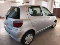 Usata Toyota Yaris Sol 86 CV (63 kW) 2002 Argento Berlina