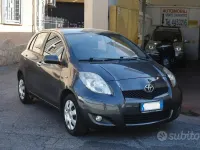 Usata Toyota Yaris Sol 100 CV (73 kW) 2010 Grigio Utilitaria