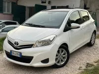 Usata Toyota Yaris 69 CV (50 kW) 2012 Bianco Utilitaria
