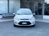 Usata Ford Fiesta 68 CV (50 kW) 2010 Grigio Berlina