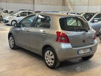 Usata Toyota Yaris Sol 69 CV (50 kW) 2008 Grigio Utilitaria