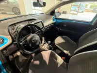 Usata Toyota Aygo Connect Style 72 CV (52 kW) 2020 Blu Utilitaria