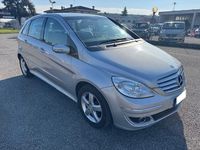Usata Mercedes B200 140 CV (102 kW) 2006 Argento Monovolume