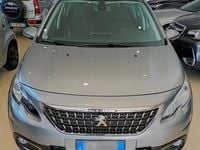 Usata Peugeot 2008 Allure 102 CV (75 kW) 2019 Grigio SUV