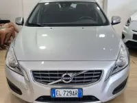 Usata Volvo S60 Momentum 163 CV (119 kW) 2012 Argento Berlina