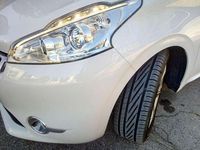 Usata Peugeot 208 Allure 92 CV (67 kW) 2014 Bianco Utilitaria