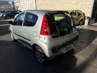 Usata Peugeot 107 Active 68 CV (50 kW) 2009 Argento Utilitaria