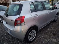 Usata Toyota Yaris Sol 90 CV (66 kW) 2010 Grigio Utilitaria