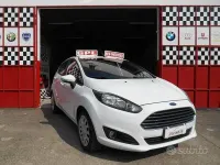 Usata Ford Fiesta 97 CV (71 kW) 2014 Bianco Utilitaria