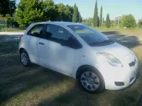 Usata Toyota Yaris 90 CV (66 kW) 2010 Bianco Utilitaria