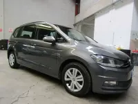 Usata VW Touran Trendline 116 CV (85 kW) 2016 Grigio medio metallizzato Monovolume