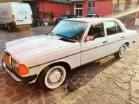Usata Mercedes 240 72 CV (52 kW) 1980 Bianco Berlina