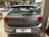 Usado VW Polo Comfortline 90 HP (66 kW) 2021 Cinzento Citadino