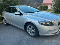 Usata Volvo V40 150 CV (110 kW) 2013 Grigio Berlina