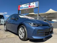 Usata VW Golf VIII Life 116 CV (85 kW) 2025 Blu Berlina