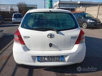 Usata Toyota Yaris 69 CV (50 kW) 2010 Bianco Utilitaria
