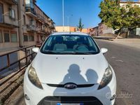 Usata Ford Fiesta 68 CV (50 kW) 2011 Bianco Utilitaria