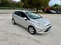 Usata Ford Fiesta Titanium 68 CV (50 kW) 2011 Argento Berlina