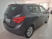 Usata Opel Meriva 95 CV (69 kW) 2012 Grigio Monovolume