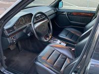 Usata Mercedes E500 326 CV (239 kW) 1993 Nero Berlina