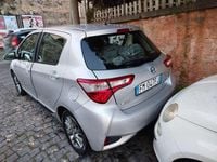 Usata Toyota Yaris Hybrid Active 73 CV (53 kW) 2017 Argento Berlina