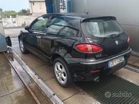 Begagnad Alfa Romeo 147 156 HK (114 kW) 2002 Svart Halvkombi