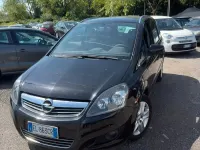 Usata Opel Zafira Tourer Cosmo 110 CV (80 kW) 2011 Nero Monovolume