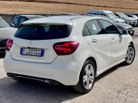 Usata Mercedes A180 Premium 109 CV (80 kW) 2017 Bianco Utilitaria