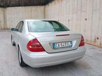 Usata Mercedes E220 Classic 150 CV (110 kW) 2002 Berlina