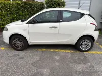 Usado Lancia Ypsilon 85 HP (62 kW) 2015 Branco Citadino