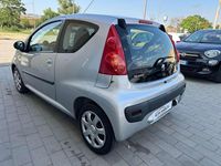 Usata Peugeot 107 68 CV (50 kW) 2009 Argento Utilitaria