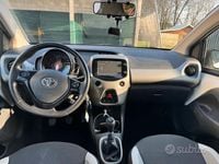 Usata Toyota Aygo X-clusiv 69 CV (50 kW) 2016 Bianco Utilitaria
