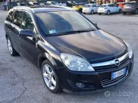 Usata Opel Astra Cosmo 125 CV (91 kW) 2008 Nero Station wagon