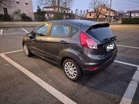 Usata Ford Fiesta 75 CV (55 kW) 2017 Grigio Berlina