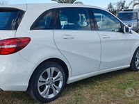 Usata Mercedes B200 140 CV (102 kW) 2015 Bianco Monovolume