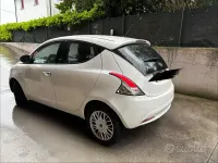 Usata Lancia Ypsilon 69 CV (50 kW) 2016 Bianco Utilitaria